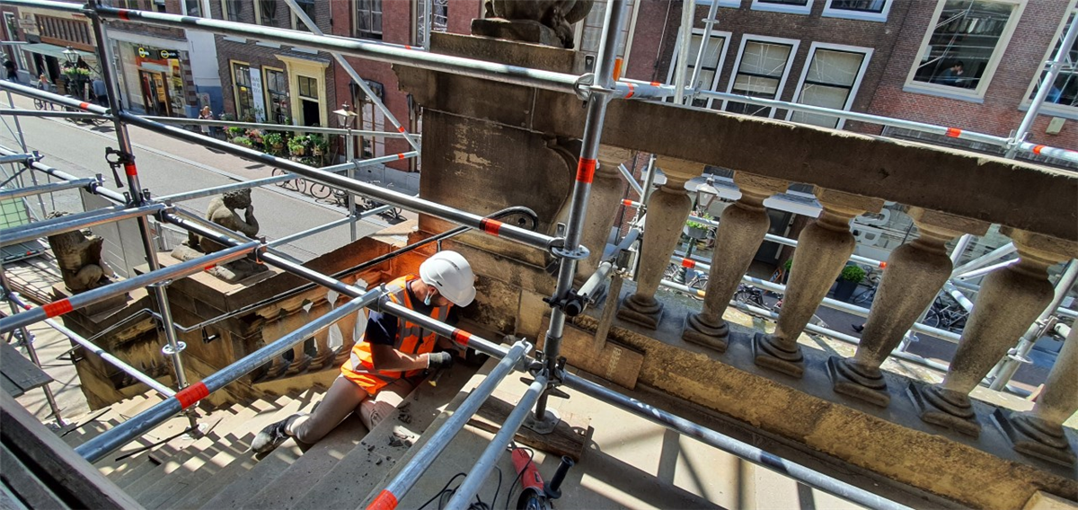 start restauratie voorgevel stadhuis Leiden